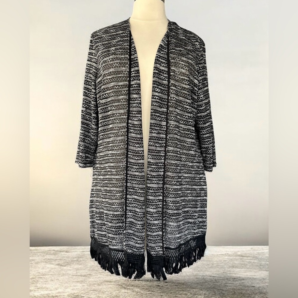 NWT!Avenue Monochrome Fringe Cardigan
Size 30/32 or 4X - Picture 2 of 7